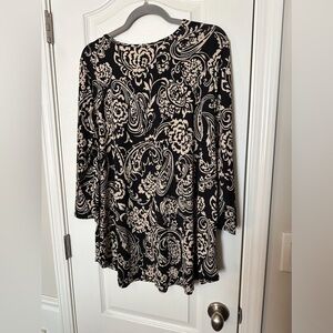 Honeyme Curvy XXL 3/4 sleeve Tunic top with crisscross neckline.
